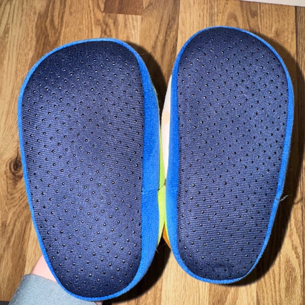 Kids Disney Toy Story slippers. Super cute! Size M 7/8 - Picture 2 of 4